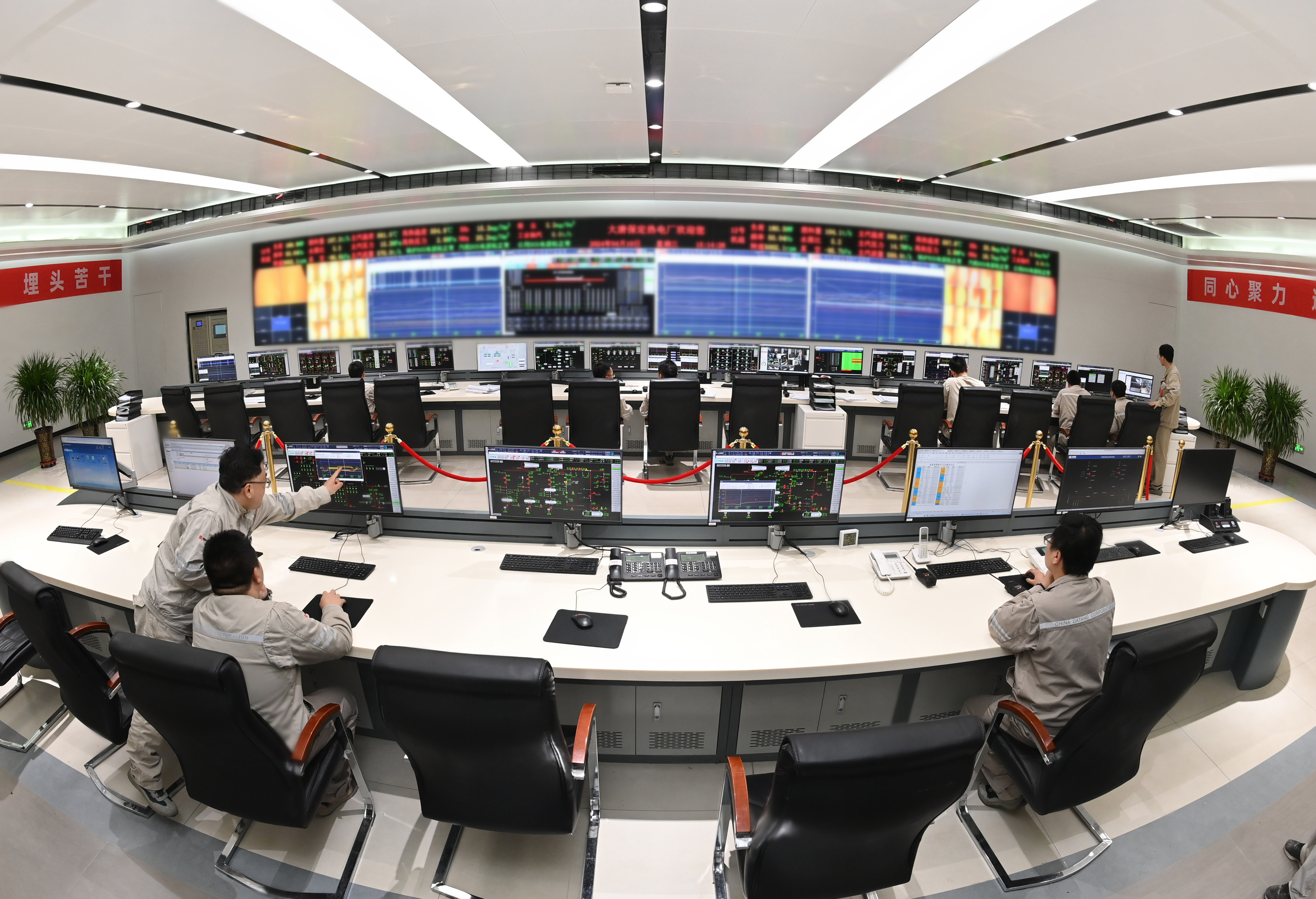 1717047317193039674.jpg 保供民生责无旁贷。张越摄.jpg